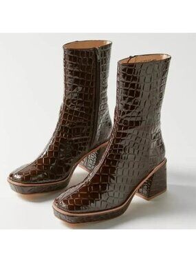 Urban Outfitters UO Bella Brown Croc Embossed Boots Size 7